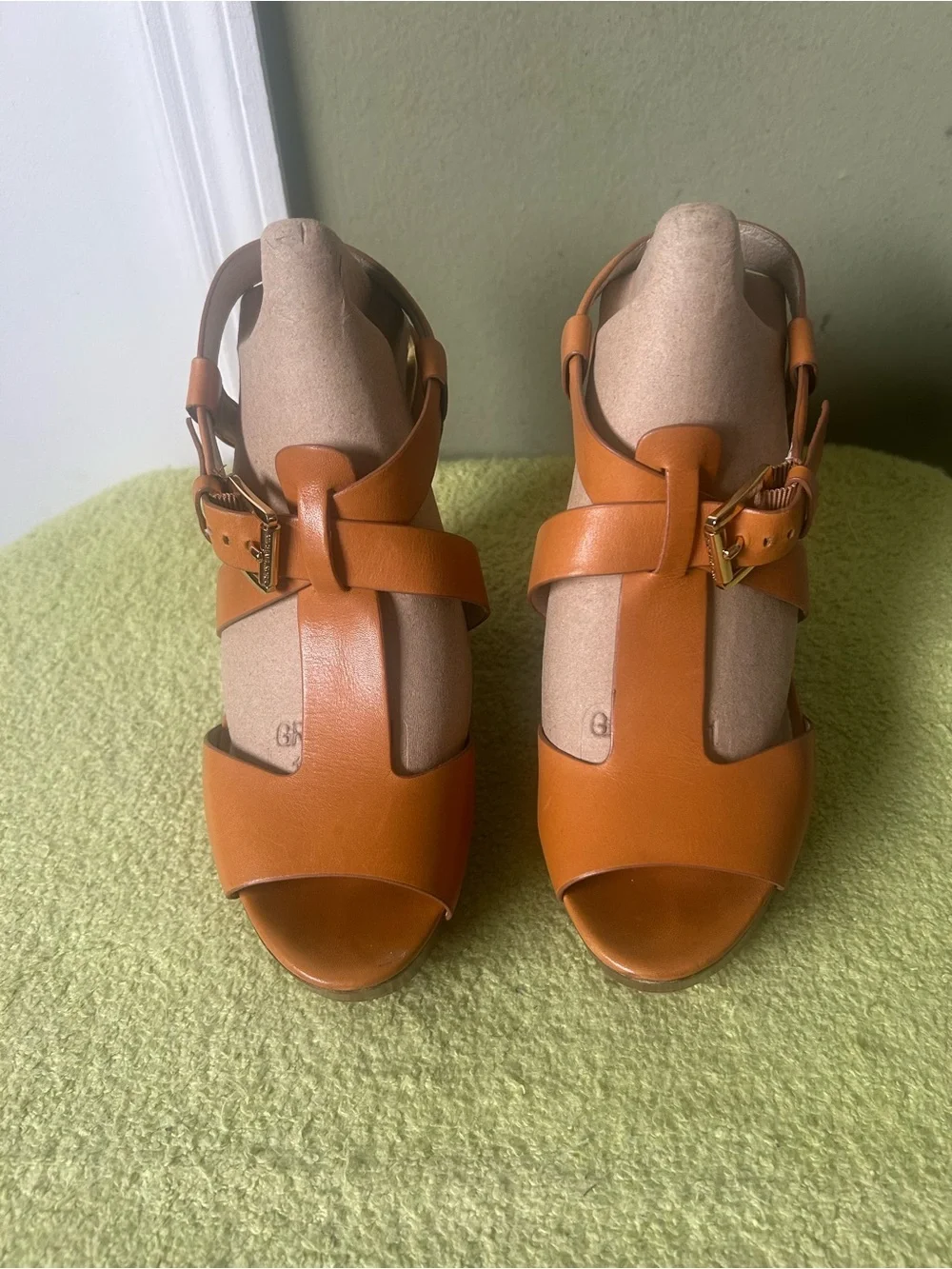 Like New Michael Kors Tan Leather Platform Wedge Sandals Sz 9